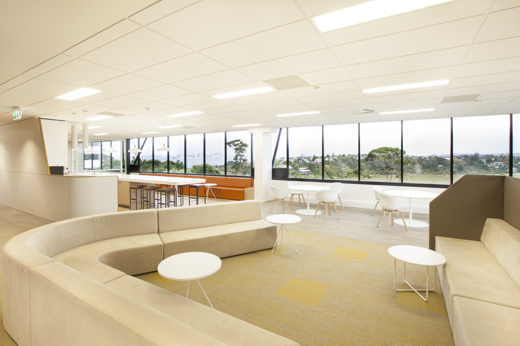 優(yōu)質(zhì)施工材料+精湛工藝:安徽半山裝飾辦公室裝修之道(圖3) 優(yōu)質(zhì)施工材料+精湛工藝:安徽半山裝飾辦公室裝修之道(圖3)